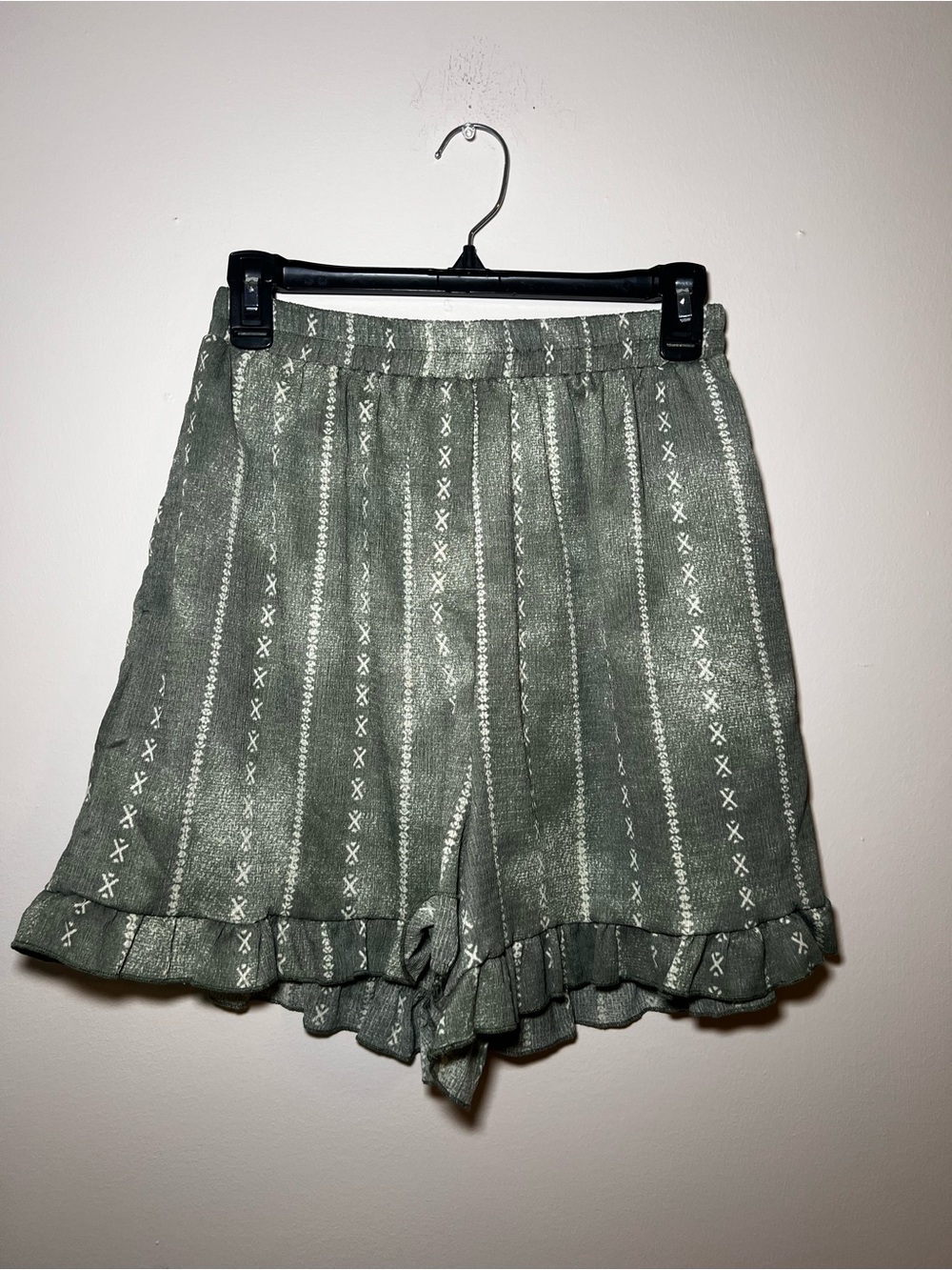 LuLaRoe Jude Ruffle Hem Shorts - Picture 2 of 5